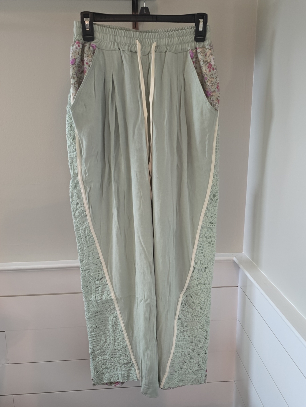 POL Sage Drawstring Pants with Floral Pocket Lining